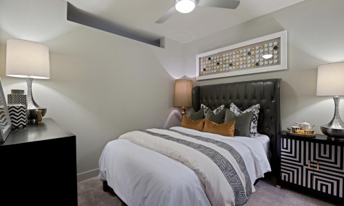 Relax and recharge in beautiful and spacious bedrooms a bedroom with a bed and lamps